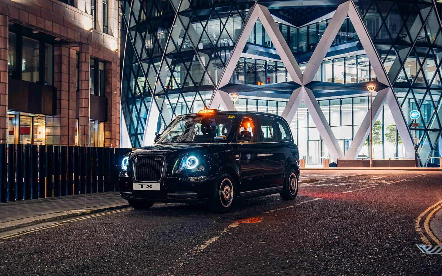 Black Cab Vs Executive Transfer - 2025 Price Breakdown